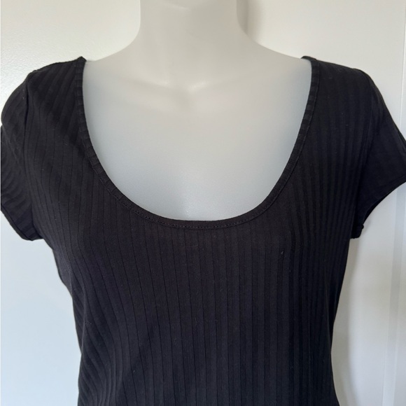 2/$15 NWT H&M Crop Top Ribbed Scoop Neck Baby Tee, Black, Size M - Picture 3 of 5